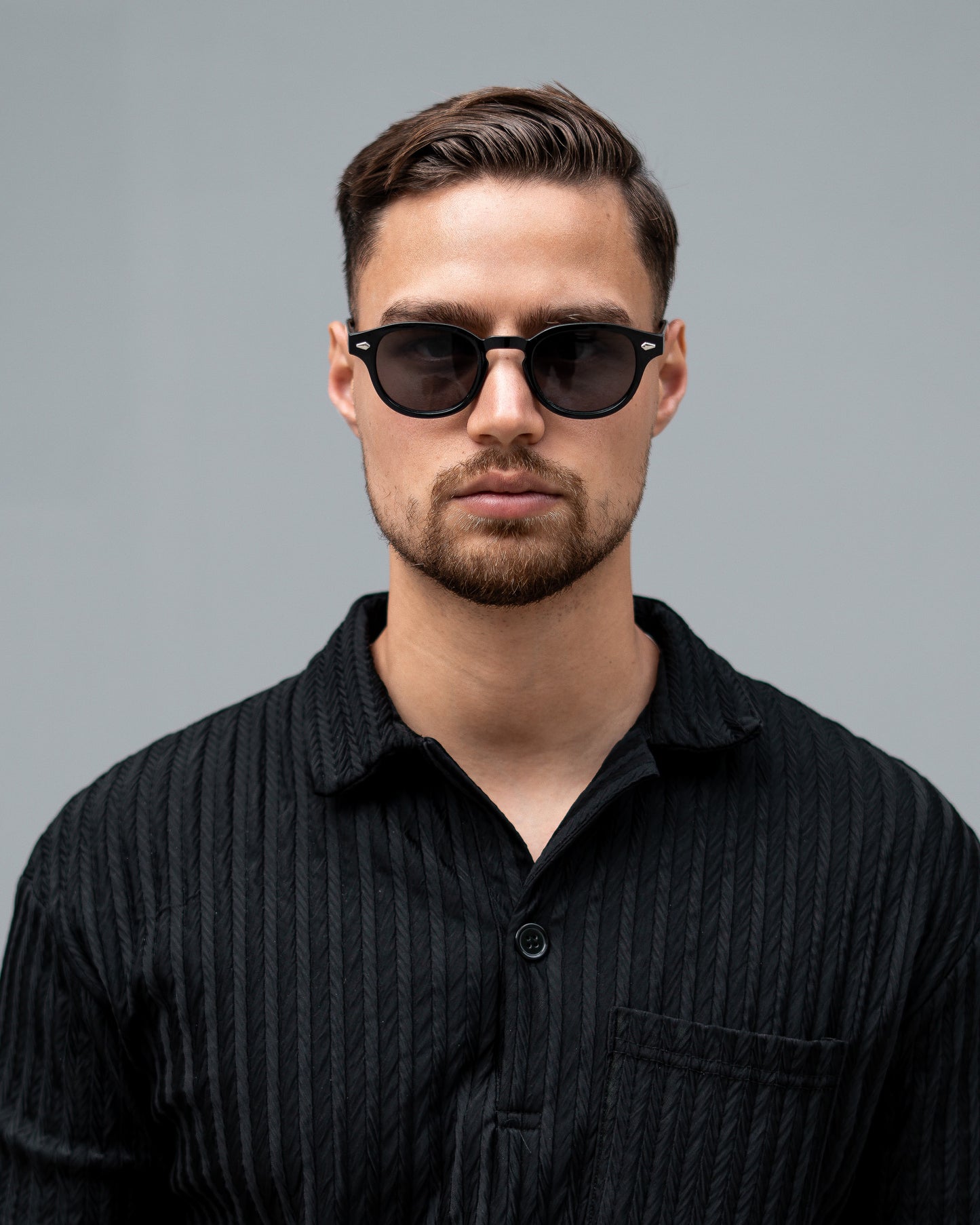 CLASSIC BLACK