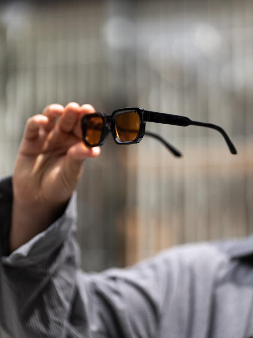 VINTAGE BLACE SUNGLASSES